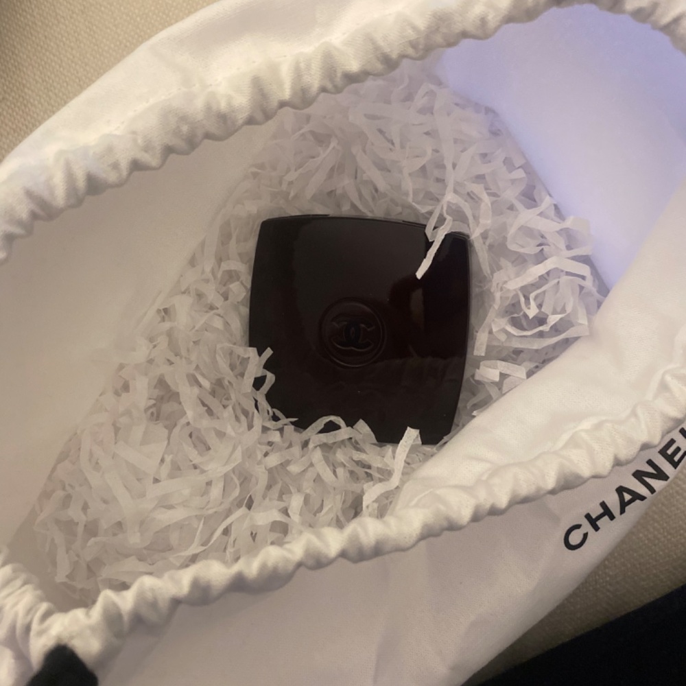 Limited Edition Chanel Burgundy Compact Mirror NEW - Picture 2 of 6